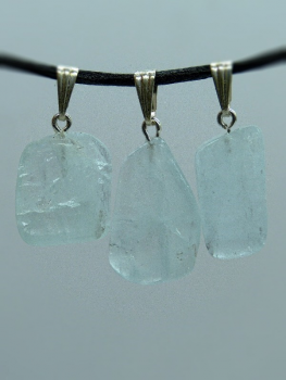 Aquamarin aus dem Himalaya, mit Silberöse